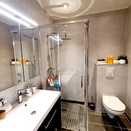 Bright And Modern 2-bedroom Apartment, Near Center, Best Location
