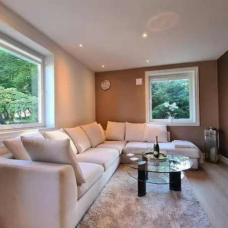 Bright And Modern 2-bedroom Apartment, Near Center, Location