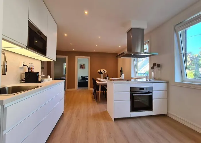 Apartamento Bright And Modern 2-bedroom Apartment, Near Center, Location