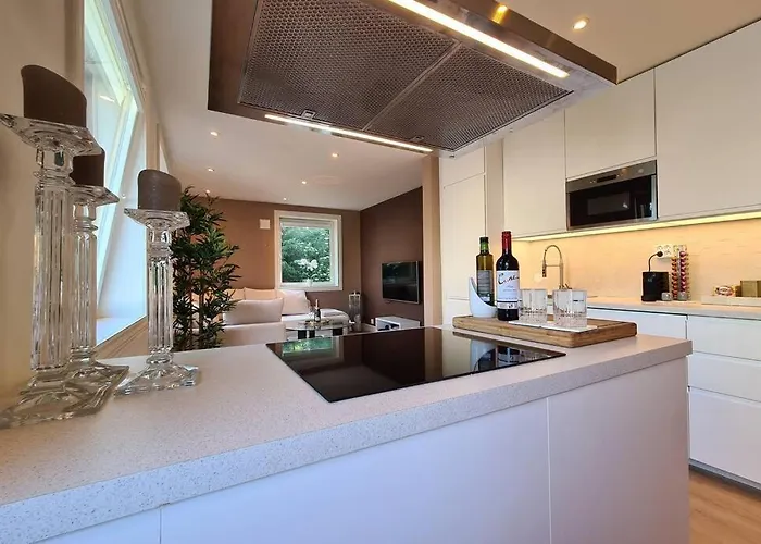Bright And Modern 2-bedroom Apartment, Near Center, Location Apartamento *